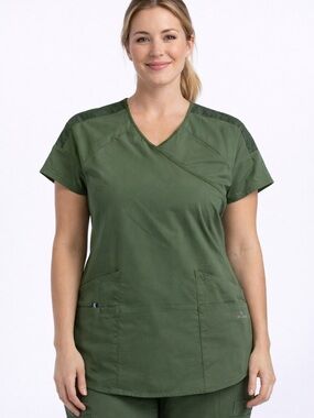 Barco One Wellness Women's Green Scrub Top Size Large - Like New Condition